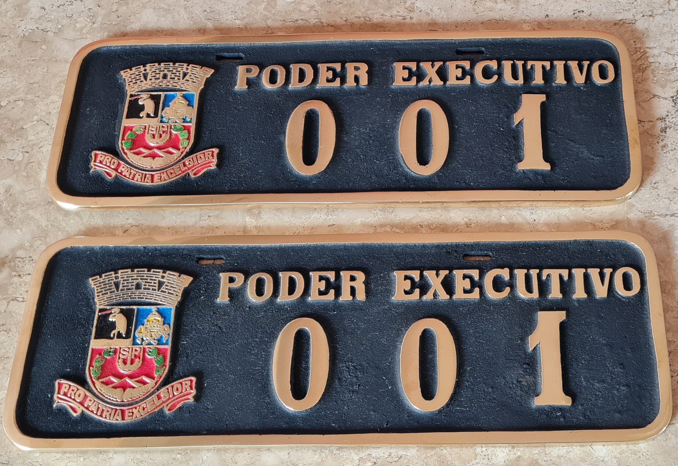 PLACA DE CARRO OFICIAL EM BRONZE FUNDIDO